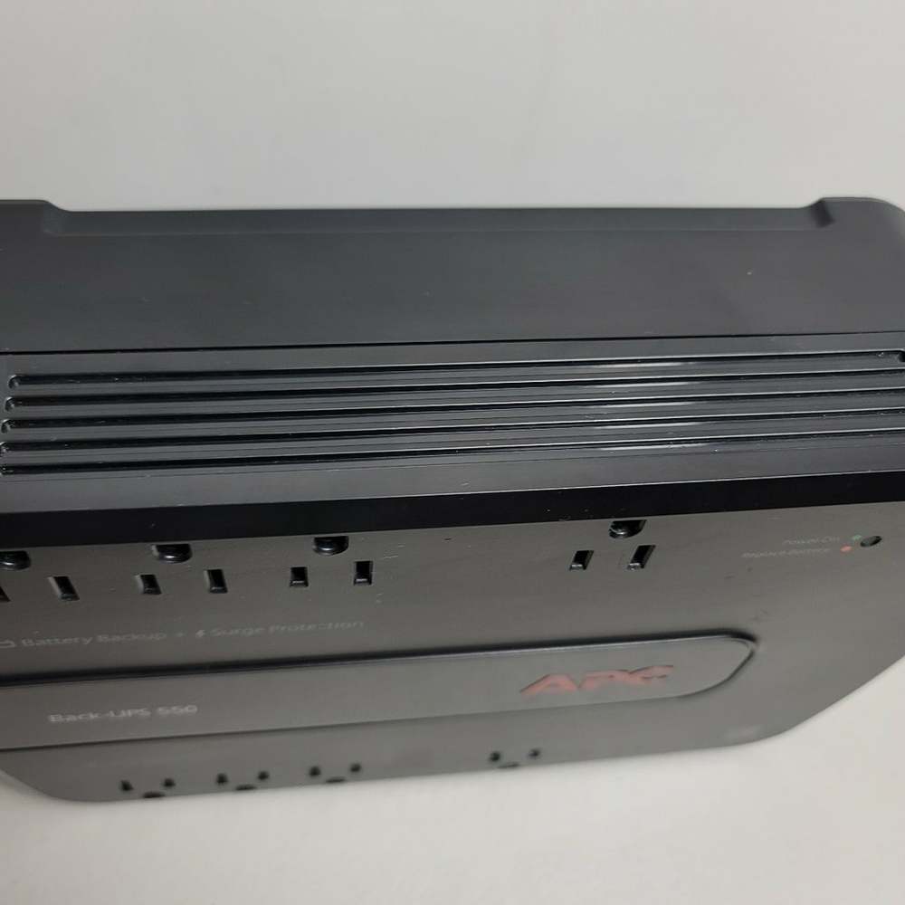 APC Back-UPS ES 550 BE550G 8-Outlet Battery Back Up Surge Protector - Picture 3 of 9